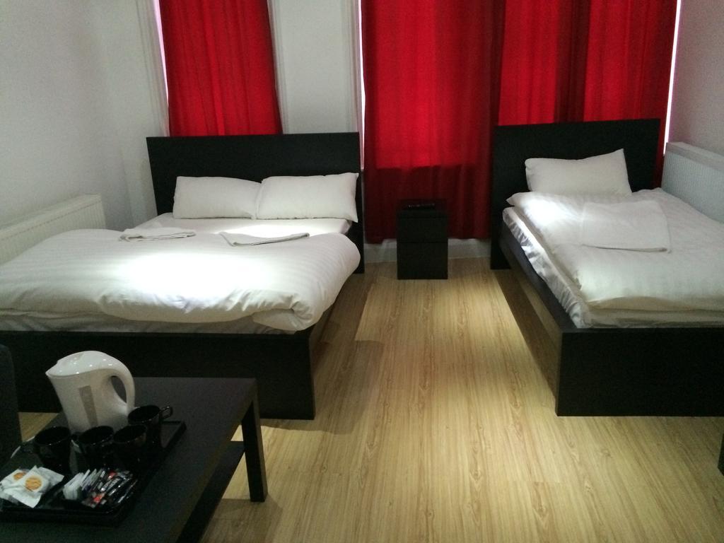Duke Of Fife Hotel Barking  Room photo